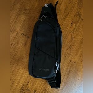 Pacsafe Vibe 150 2.5 Litre Sling Pack